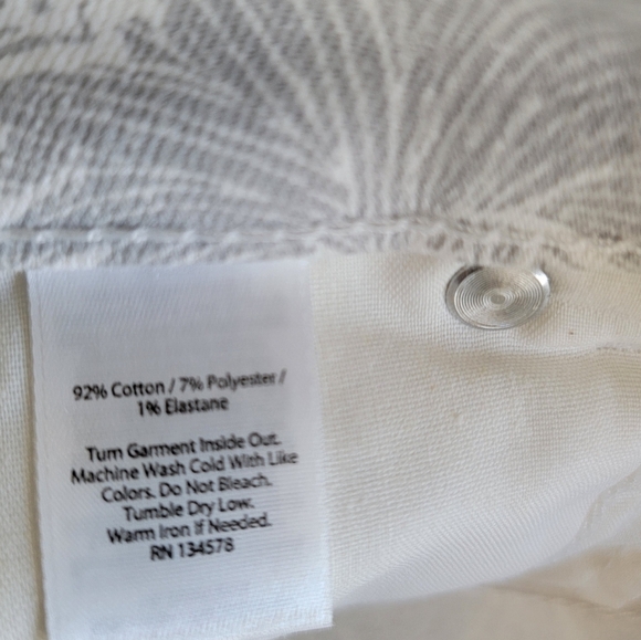 NWT Vineyard Vines Womens Flower Eyelet Printed Gray/White Denim Skinny Jeans - Picture 12 of 13